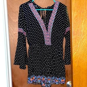 Women’s/Juniors Floral-printed Romper SIZE M
